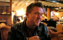 Johnny de Mol leert Antwerps